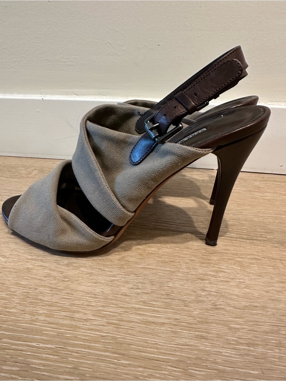 Vintage Vera Wang Taupe & Brown Leather High Heels